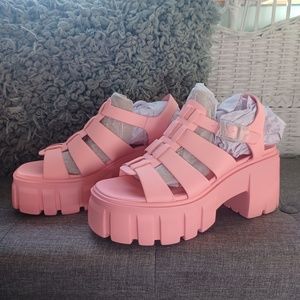 BNIB Madden Girl Gennesis Sandal Pink Paris Size 8.5 Women’s -Barbie girl